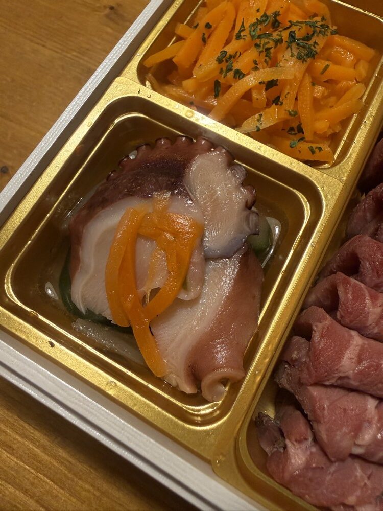 宝泉華の参の重に入ったたこと野菜の洋風マリネ